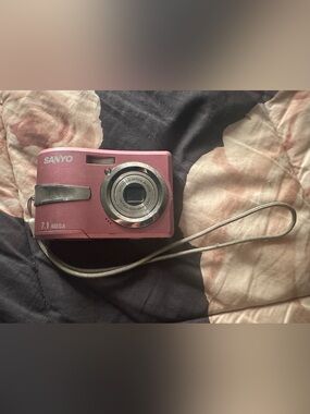 Sanyo Point and Shoot Camera